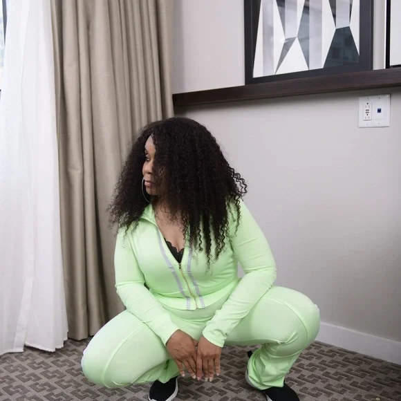 Stylish Pink and Green Women's Jumpsuit Set - Picture 6 of 7
